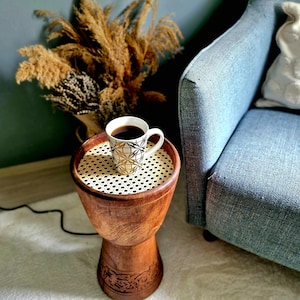 Vintage Afrikanische Holztrommel Beistelltisch mit Zuckerrohr & Licht | Antike Trommel Akzent Tisch | Handgefertigter beleuchteter Boho-Lampentisch | Einzigartiges Dekor