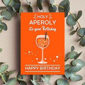 Orangene Geburtstagskarte mit dem Spruch: Holy Aperoly it's your Birthday - HAPPY BIRTHDAY, der Text ist weiß. In der Mitte ist eine Aperolglas abgebildet.