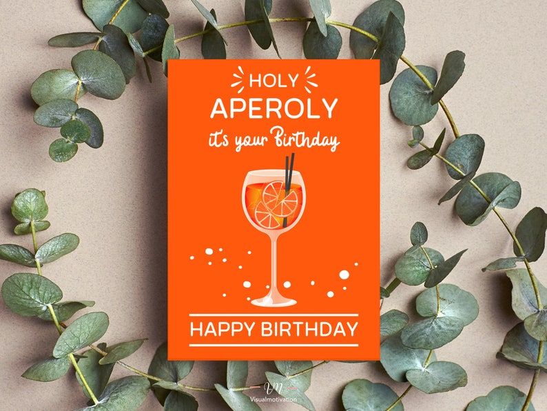 Orangene Geburtstagskarte mit dem Spruch: Holy Aperoly it's your Birthday - HAPPY BIRTHDAY, der Text ist weiß. In der Mitte ist eine Aperolglas abgebildet.