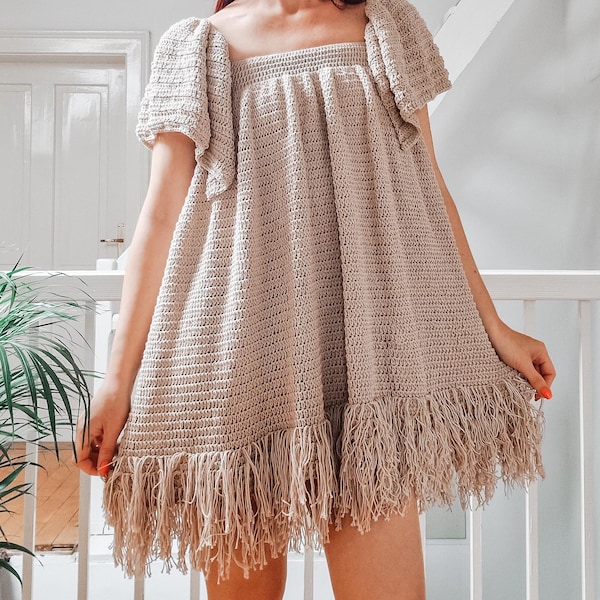 Patrón de crochet para vestido "Viento del Desierto": prenda bohemia de verano con flecos (descarga en PDF + videotutorial)