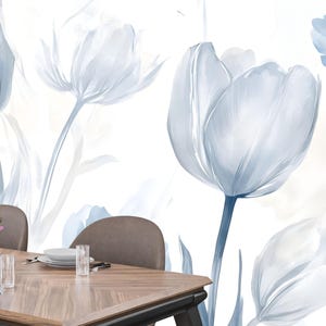 Carta da parati floreale blu acquerello - Murale con tulipani e fiori, moderna e delicata decorazione murale botanica per camere da letto e soggiorni