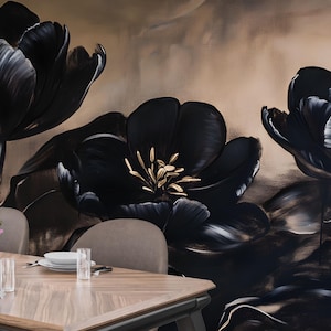 Carta da parati murale floreale Moody Dark Black Tulip, design floreale gotico di grandi dimensioni in opzioni di lusso Peel and Stick o Preincollate