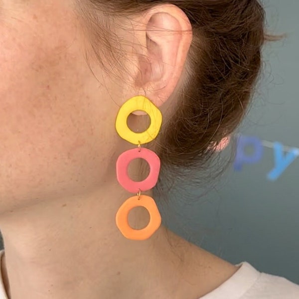 Boucles d'oreilles longues, Boucle d'oreille tricolore, Bijoux délicats, Cadeau unique, Boucle d'oreille tendance et colorées, cadeau fête