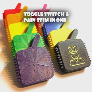 Pode incluir: Uma coleção de interruptores basculantes coloridos e texturizados em vermelho, laranja, amarelo, verde, roxo, azul e preto. Cada interruptor tem uma alça e um corpo quadrado com uma borda pontiaguda. O texto "TOGGLE SWITCH & PAIN STIM IN ONE" é visível.