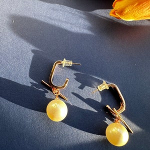 Pearl Dangle Earring Gold and Black, Minimalist Jewellery Eco Friendly Stainless Steel zdjęcie 8