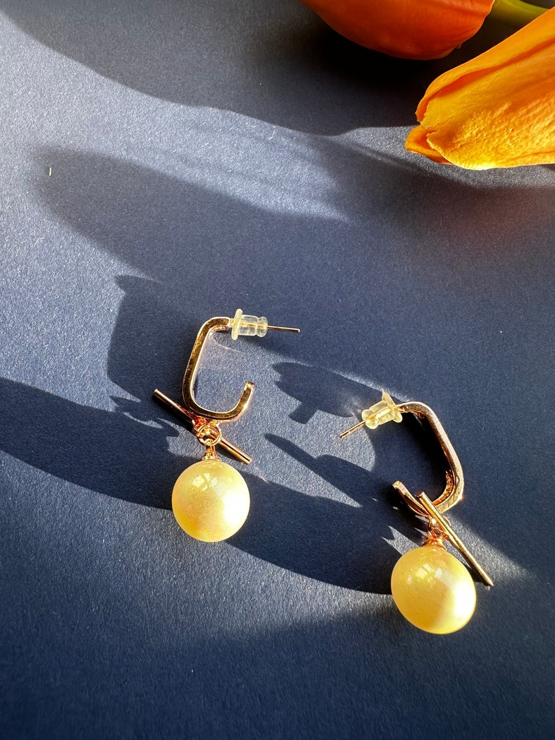 Pearl Dangle Earring Gold and Black, Minimalist Jewellery Eco Friendly Stainless Steel zdjęcie 8
