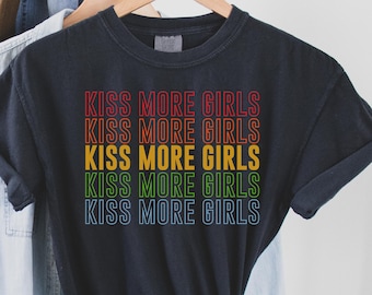 Lesben Shirt, Kuss Mädchen, Komfort Farben, Gay Pride Lesben T-Shirt, LGBTQ Lesben Tshirt, Lesben Kuss, Geschenk für Lesben, Festivals Stolz Shirt