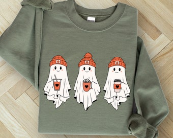 Lindos fantasmas bebiendo sudadera de café, café helado fantasma, temporada espeluznante, sudadera con capucha amante del café de otoño, camisa de fiesta de Halloween, camisa gráfica de otoño