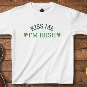 kiss me im irish 90s Baby Tee Y2K Slogan Tee 90s Style Tee aesthetic baby tee y2k crop top Irish Boys Crop Top irish pub st patty&#39;s crop top