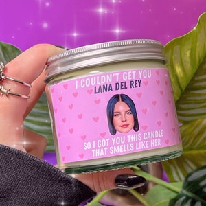 Vela de cera de soja con aroma a Lana / Vela grande de 9 oz con tapa / Regalo lindo, divertido y novedoso / Vela para cumpleaños y ocasiones especiales