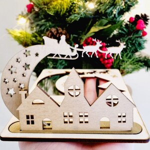 Biglietto con villaggio di Natale in legno e slitta, regalo inciso in legno, regalo di Natale unico