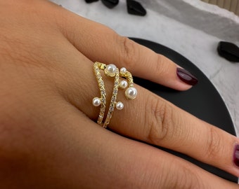 Anillo de declaración de perlas delicadas, anillo de puño de perlas, regalo de anillo de ala único y delicado para ella