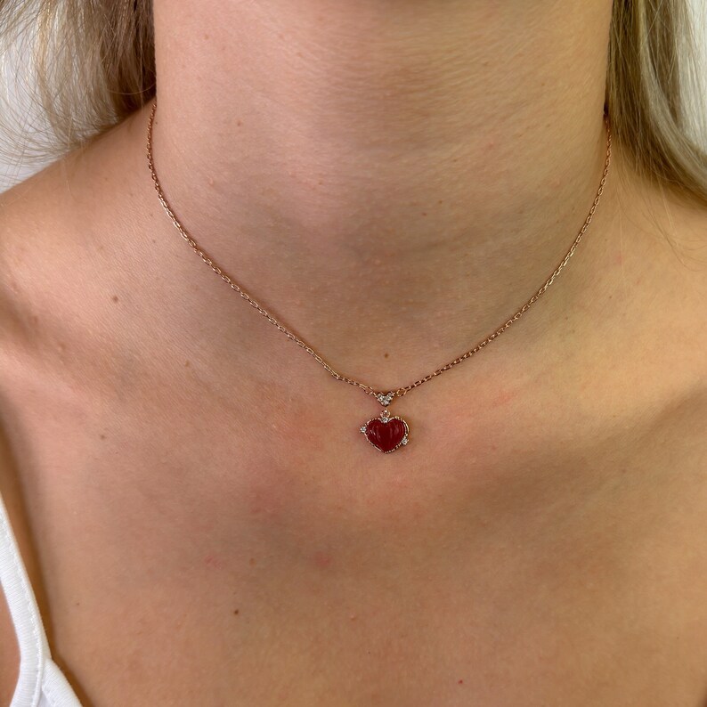 Collar colgante de corazón de carnelian rojo, collar de encanto de corazón de carnelian delicado, regalo de piedra de nacimiento de enero para ella imagen 2