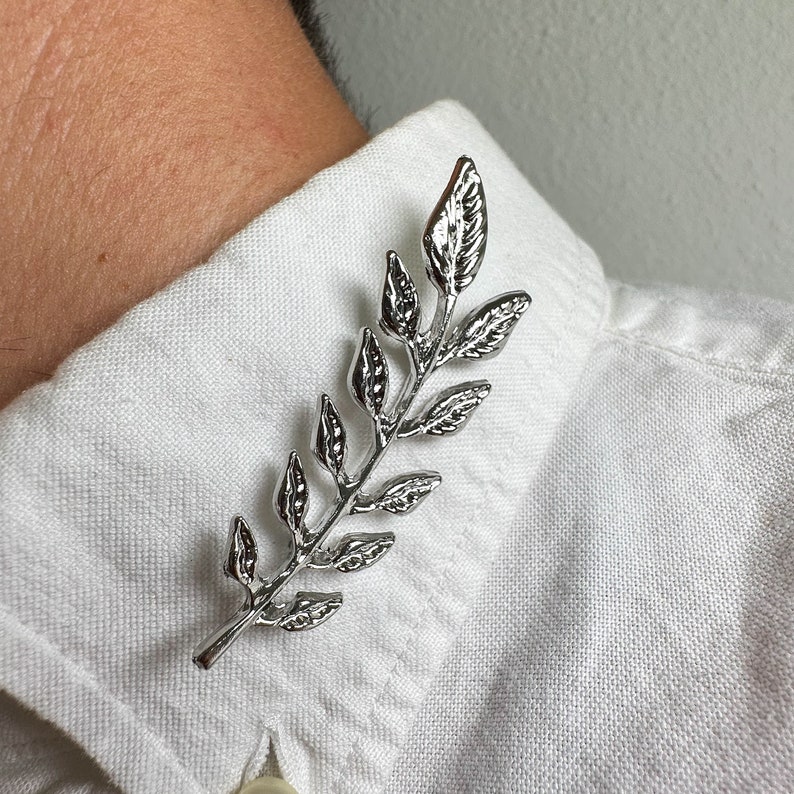 Leaf Collar Brooch, Shirt Pin, Gold or Silver Leaf Collar Brooch, Leaf Jewerly, Handmade Brooch, Wedding pin zdjęcie 1
