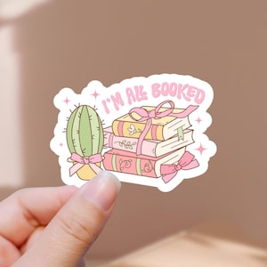 Ho tutto prenotato Adesivo fustellato Coquette rosa | Adesivi rosa per gli amanti dei libri di lettura | Regalo adesivo per amante del cactus topo di biblioteca | impermeabile lucido