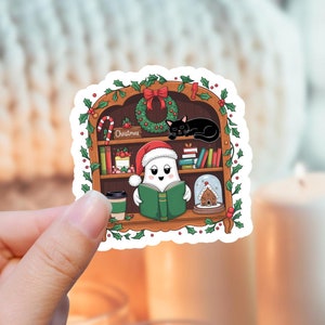 Adesivo fustellato natalizio con fantasma di lettura carino impermeabile | Simpatico adesivo da libreria fantasma di Natale | Regalo per gli amanti dei libri Topo di biblioteca | Stagione accogliente