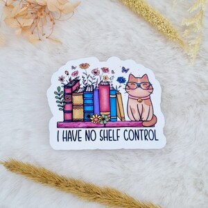 Non ho il controllo dello scaffale Adesivo gatto | Adesivo fustellato lucido impermeabile | Adesivi per amanti dei libri | Adesivo con fiori di gatto che legge | Veleno da topo di biblioteca