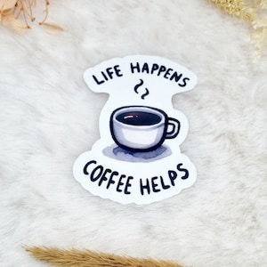 Het leven gebeurt Koffie helpt Sticker | Waterdicht glanzend | Grappige citaatstickers | Plannerstickers | Laptop e-boeklezerstickers | Koffie liefhebber