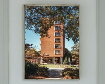 Impresión fotográfica de Athens, Georgia: Apartamentos Lyons, decoración otoñal del campus (descarga digital)