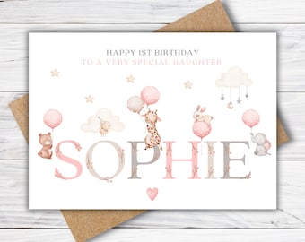 Puede incluir: Una tarjeta de felicitación con el texto "HAPPY 1ST BIRTHDAY TO A VERY SPECIAL DAUGHTER." El nombre "SOPHIE" está escrito en letras decorativas con detalles florales. La tarjeta presenta ilustraciones de animales con globos y otros elementos caprichosos.