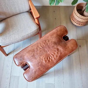 キャメルサドルスツール用クッション交換品 - 曼荼羅模様のモロッコレザー製ハンドメイドシートクッション