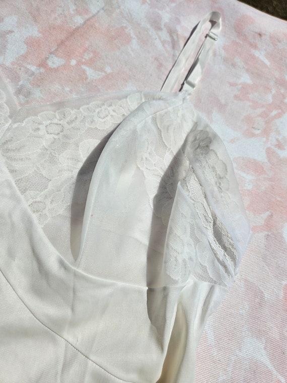 Vintage Vanity Fair Women's White Dress Nightgown… - image 2