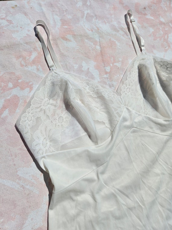 Vintage Vanity Fair Women's White Dress Nightgown… - image 1