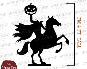 Puede incluir: Silueta negra del Jinete sin Cabeza montando un caballo encabritado, sosteniendo una calabaza. El texto dice "Life Size Cut Out" y "I'm 4 ft tall" (aproximadamente 122 cm). Archivos digitales PDF, SVG, EPS.