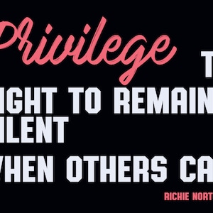 Cartolina sulla giustizia sociale - Citazione di Richie Norton sul privilegio