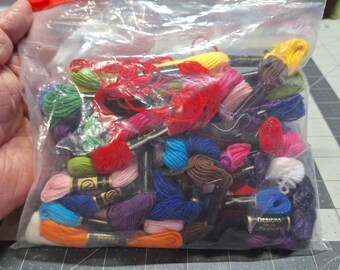 Collectible Lot of 37 Assorted Embroidery Floss Thread skiens