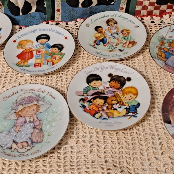 Collectible Lot of 8 Avon 22K Gold Trim Mothers Day Collection 5'' Decorative Plates 1981, 1990 1991, 1992, 1993, 1994, 1996, 1998.