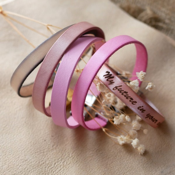 Bracelet en cuir femme rose ou pastel style girly Barbie personnalisé par gravure message humour ou romantique cadeau Noël fille