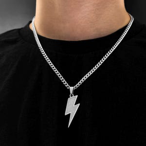Cadena cubana con rayo | Colgante de plata | Collar para hombre | Dije de rayo | Cadena de eslabones cubanos de 4 mm | Joyería urbana | Idea de regalo