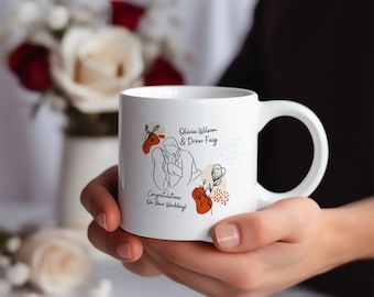 Taza personalizada con nombre de pareja y rosas para felicitaciones - Regalo para celebrar bodas
