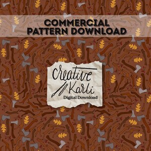 Op de afbeelding: Een bruin digitaal patroon met bijlen, takken en bladeren. Het ontwerp bevat de tekst "COMMERCIAL PATTERN DOWNLOAD" en "creative Karli Digital Download" op een gescheurde papieren achtergrond.