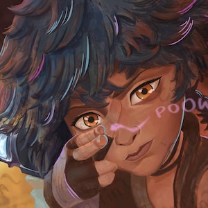 Puede incluir: Una ilustración digital de una persona joven con cabello azul, piel morena y ojos marrones. Lleva una camiseta sin mangas de color marrón oscuro y tiene un brillo rosa y morado alrededor de la cara. La palabra "POW" está escrita en letras rosas en su mejilla.