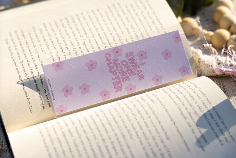 I Swear One More Chapter Bookmark Cute Bookmark, Book Lover, Book Lover Gift, Handmade Bookmarks, Booktok Bookmark, Bookish 画像 1