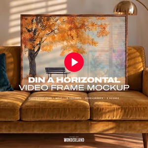 Puede incluir: Un marco de fotos horizontal de madera que contiene una pintura de paisaje otoñal de un árbol y un banco, con el texto DIN A HORIZONTAL VIDEO FRAME MOCKUP, PHOTOSHOP (PSD + MP4) - 15 SECONDS - 2000 X 2000PX - 5 SCENES, WONDERLAND.