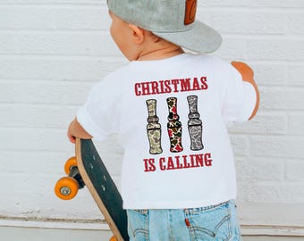 クリスマスが来る男の子シャツ、迷彩シャツ、ダックハンティング、ハンティングTシャツ、クリスマスTシャツ、ホリデーボーイシャツ、迷彩ハンティングTシャツ