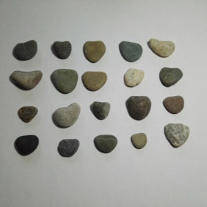 20 piccoli cuori di pietra levigate dal mare di diverse forme e colori, collezione, gioielleria, cartoline, bricolage, acquari, terrari