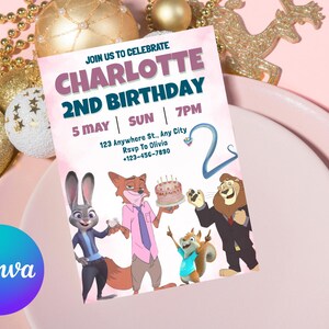 Puede incluir: Una invitaci&oacute;n de cumplea&ntilde;os con el texto "CHARLOTTE 2ND BIRTHDAY" y detalles del evento. El dise&ntilde;o incluye personajes de dibujos animados de animales y un fondo de acuarela rosa y blanco. El logotipo de Canva est&aacute; en la esquina inferior izquierda.