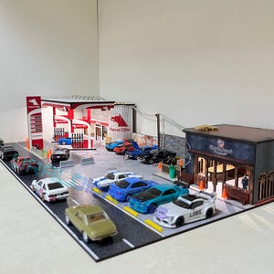 1:64 Diorama Petrol Station and Coffee Shop - Diorama Garage Display for Diecast Model Cars - Gift For Collectors