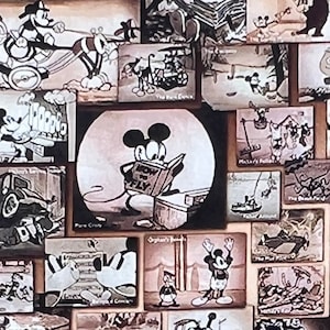 Puede incluir: Un collage de imágenes en blanco y negro con Mickey Mouse en varias escenas. Mickey aparece conduciendo un coche, leyendo un libro y jugando con un perro. Las imágenes están dispuestas en una cuadrícula y tienen una estética vintage.