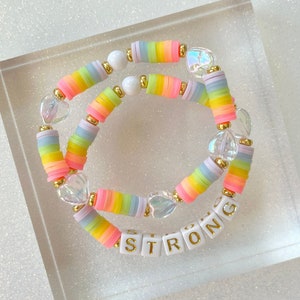 Pulsera personalizada fuerte para niños, pulsera con nombre personalizado para niñas fuertes, joyería para niños pequeños fuertes, para alentar la fuerza, nombre para niños