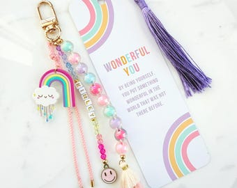 Gepersonaliseerde sleutelhanger met regenboognaam: aangepaste rugzakbedel met tasaccessoire in pastelkleur