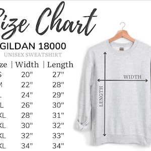 Puede incluir: Una sudadera unisex Gildan 18000 gris claro colgada de una percha de madera. La imagen incluye una tabla de tallas con medidas en pulgadas, equivalentes en cm, para las tallas S a 5XL. La tabla muestra las dimensiones de ancho y largo.