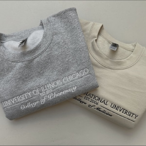 Sweat-shirt universitaire personnalisé brodé, sweat-shirt/sweat à capuche brodé universitaire personnalisé, pull avec texte personnalisé, cadeau de remise des diplômes universitaires
