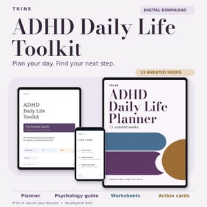 Puede incluir: Un kit digital ADHD Daily Life Toolkit que incluye un planificador, guía de psicología, hojas de trabajo y tarjetas de acción. Las pantallas muestran texto como ADHD Daily Life Toolkit, Psychology guide, I can't start y 13 undated weeks. El diseño utiliza formas moradas, azules y marrones.