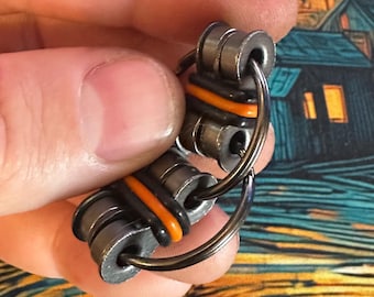 Anillo antiestrés para adultos: alivio del estrés, alivio de la ansiedad, juguete sensorial silencioso, herramienta para el TDAH y la concentración, juguete de escritorio, juguete de metal duradero.