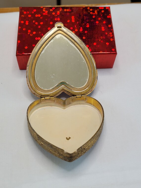 RARE Vintage heart-shaped Guilloche pressed powde… - image 4